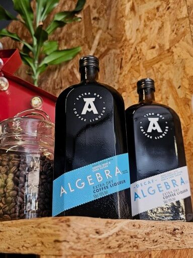 Bottle of Algebra Coffee Liqueur, a handcrafted drink with an intense coffee flavor, elegant packaging, ideal for cocktails and drinking on its own.