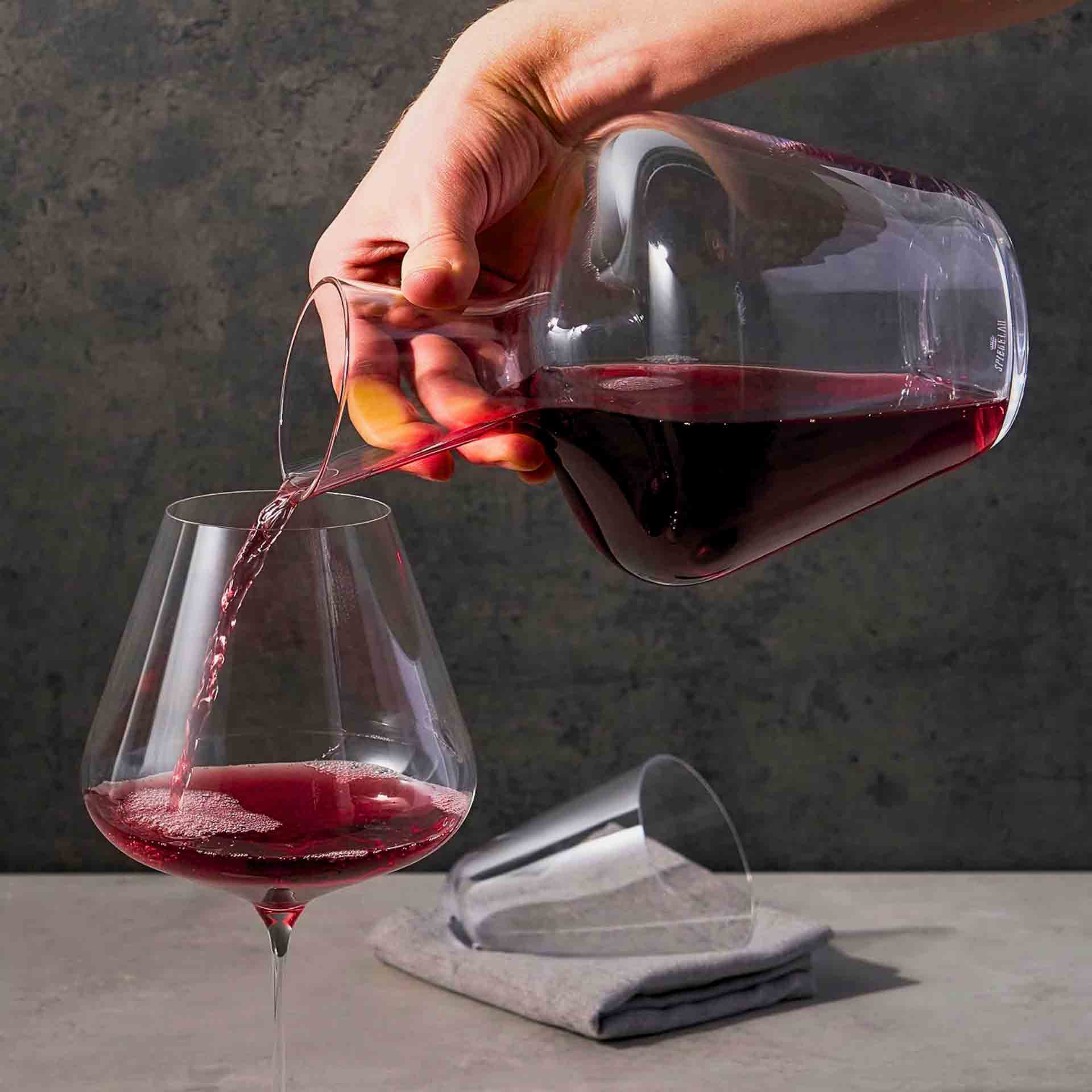 Definition Wine Carafe With Stopper 1L